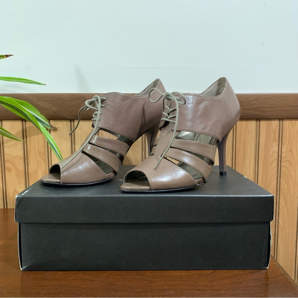 NIB Tahari Lido II Lace Up Open Toe Brown Oxford Leather Heel (10, Ash)